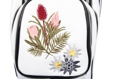 Golfbag mit Blumen-Bouquet