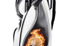 Golfbag mit Totenkopf in Flammen