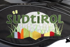 Golfbag / Standbag. Golfball im Rough/Südtirol