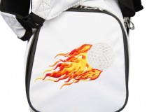 Golfbag / Standbag weiss. Golfball mit Flamme