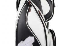 Golfbag / Cartbag. Golfball mit Kochmütze