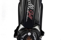 Golfbags ganz individuell: Bär mit Golfschlägern